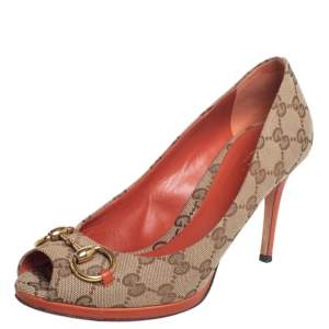 مملوكة مسبقًا Gucci Beige/Brown GG Canvas Horsebit Peep Toe Pumps Size 38.5