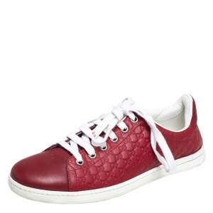 مملوكة مسبقًا Gucci Red Microguccissima Leather Low Top Sneakers Size 36