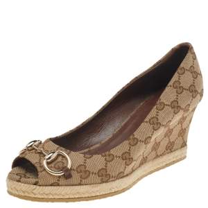 مملوكة مسبقًا Gucci Beige GG Canvas Wedge Peep Toe Pumps Size 38