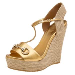 مملوكة مسبقًا Gucci Metallic Gold Leather Horsebit T-Strap Espadrille Platform Wedge Sandals Size 37.5
