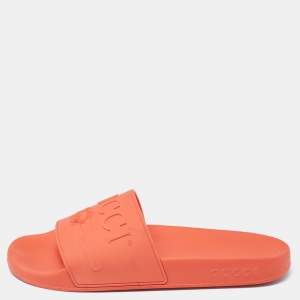 مملوكة مسبقًا Gucci Coral Orange Rubber Pursuit Logo Embossed Pool Slides Size 38