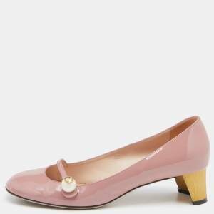 مملوكة مسبقًا Gucci Beige Patent Leather Pearl Embellished Mary Jane Pumps Size 39