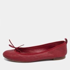 حذاء فلات بالرينا غوتشي جلد مايكروغوتشيسيما أحمر مزين بفيونكة مقاس 35.5