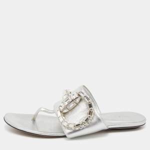 Pre Owned صندل إصبع غوتشي فلات هورسبيت مزخرف كريستال جلد فضي مقاس 35.5