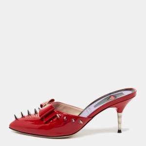 مملوكة مسبقًا Gucci Red Patent Leather  Spike Sadie Mule Sandals Size 38.5