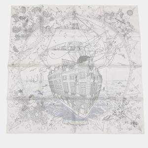 مملوكة مسبقًا وشاح حرير هيرمس كارير هيرمس فلاجشيب مقاس تسعين أبيض/أسود/رمادي