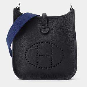 مملوكة مسبقًا Hermes Evelyne Amazon Long Caban/Blue Saphir Taurillon Clemence Size TPM