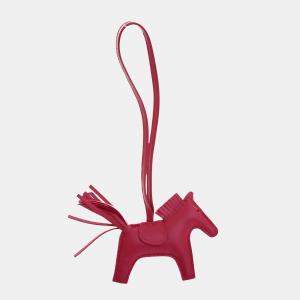 مملوكة مسبقًا Hermes Rose Mexico Milo Lambskin Rodeo Charm PM