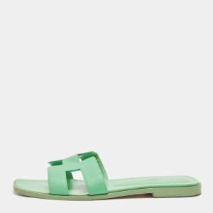 مملوكة مسبقًا Hermes Green Leather Oran Flat Sandals Size 38.5