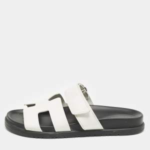مملوكة مسبقًا Hermes White Leather Chypre Flat Sandals Size 38