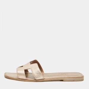 مملوكة مسبقًا Hermes Metallic Gold Leather Oran Flat Slides Size 37.5