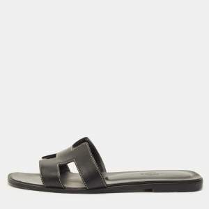 مملوكة مسبقًا Hermes Oran Size 39 Black Leather Flat Slide