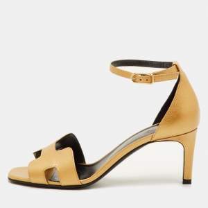 مملوكة مسبقًا صندل بكعب ستراب هيرمس برمير جلد ذهبي معدني مقاس 37