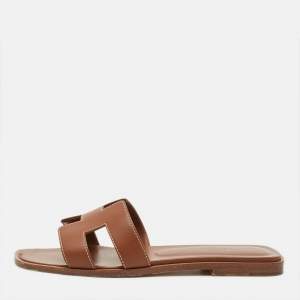 مملوكة مسبقًا Hermes Oran Size 37.5 Brown Leather Flat Slides