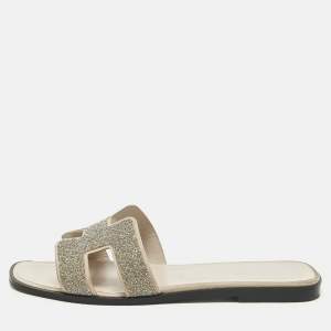 مملوكة مسبقًا Hermes Oran Size 39.5 Silver Glitter/Beige and Suede Flat Slide