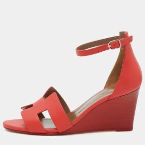 مملوكة مسبقًا Hermes Red Leather Legend Wedge Ankle Strap Sandals Size 38