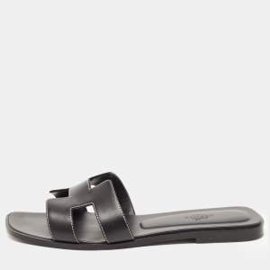 مملوكة مسبقًا Hermes Black Leather Oran Flat Slides Size 40  