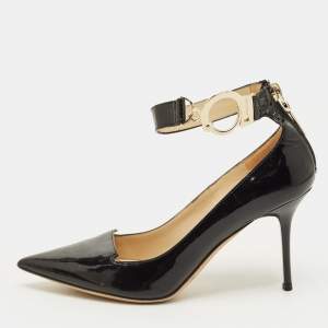 مملوكة مسبقًا حذاء كعب عالي جيمي تشو ديفوت جلد أسود لامع مع أصفاد كاحل مقدمة مدببة مقاس 35.5