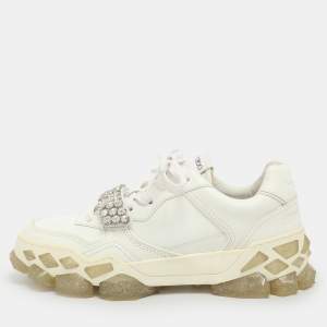 مملوكة مسبقًا حذاء سنيكرز جيمي تشو جلد أبيض مزين بكريستال ماسي منخفض من أعلى مقاس 37