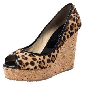 مملوكة مسبقًا Jimmy Choo Leopard Print Pony Hair And Patent Trim Papina Cork Wedge Pumps Size 39.5