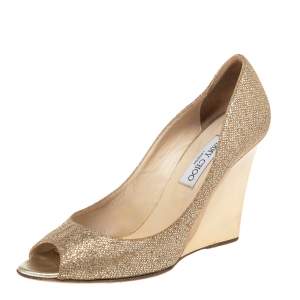 مملوكة مسبقًا Jimmy Choo Metallic Gold Glitter Fabric Baxen Peep Toe Wedges Pumps Size 40