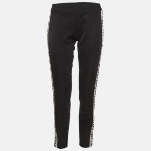 مملوكة مسبقًا بنطلون جست كافالي حياكة سوداء بتفاصيل شريط شعار مقاس وسط