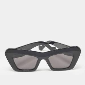 Pre Owned Loewe Black LW400361 Anagram Cat Eye Sunglasses