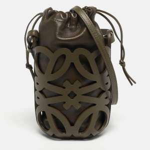 مملوكة مسبقًا Loewe Anagram Cutout Olive Green Leather Bucket Pouch Bag