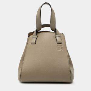 مملوكة مسبقًا Loewe Brown Leather Hammock Nugget Bag