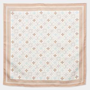 مملوكة مسبقًا Louis Vuitton White/Beige Monogram Petal Square Silk Scarf