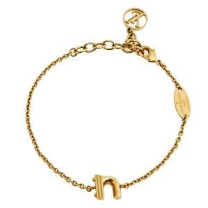 مملوكة مسبقًا Louis Vuitton LV & Me Gold Tone Letter N Charm Bracelet