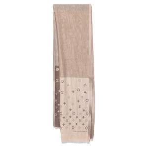 مملوكة مسبقًا Louis Vuitton Beige Color Block Logo Monogram Reversible Silk Scarf
