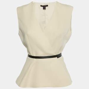 مملوكة مسبقًا توب لوي فيتون قشدي من الكريب بحزام بلا أكمام مقاس متوسط