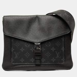Pre Owned Louis Vuitton Taigarama Outdoor Flap Taiga Leather Messenger Bag