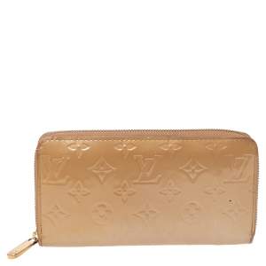 مملوكة مسبقًا Louis Vuitton Noisette Monogram Vernis Zippy Wallet