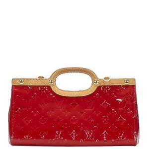 مملوكة مسبقًا Louis Vuitton Red Monogram Vernis Roxbury Drive Bag