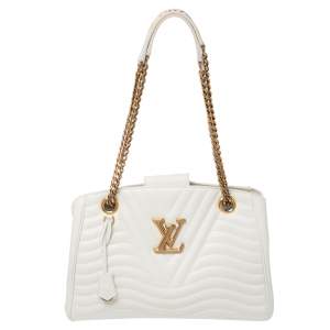 مملوكة مسبقًا Louis Vuitton White Quilted Leather New Wave Chain Bag