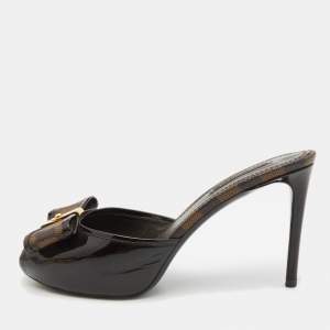 مملوكة مسبقًا Louis Vuitton Brown Patent Leather and Damier Ebene Bow Slide Sandals Size 39