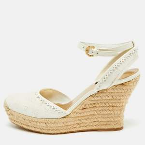 مملوكة مسبقًا Louis Vuitton Size 38.5 White Monogram Fabric and Patent Leather Slingback Wedge Pumps