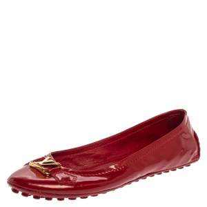 مملوكة مسبقًا Louis Vuitton Red Patent Leather Oxford Loafers Size 38.5