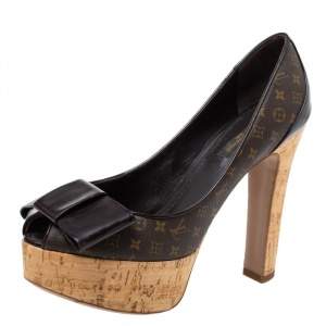 مملوكة مسبقًا Louis Vuitton Brown Monogram Canvas Rivoli Cork Platform Peep Toe Pumps Size 37