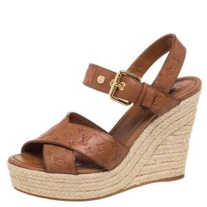 مملوكة مسبقًا صندل لوي فيتون فورمينترا كعب روكي إسبادريل جلد اديل مونوغرامي بني فاتح مقاس 38