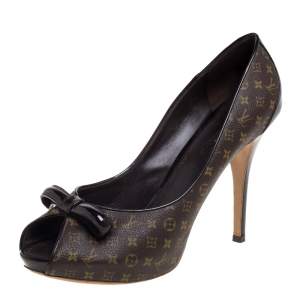 مملوكة مسبقًا Louis Vuitton Monogram Canvas And Patent Malibu Bow Peep Toe Pumps Size 40.5