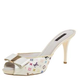 مملوكة مسبقًا Louis Vuitton Cream Monogram Canvas And Patent Leather Sandals Size 40.5