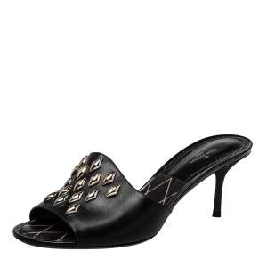 مملوكة مسبقًا Louis Vuitton Black Studded Leather Slide Sandals Size 38.5