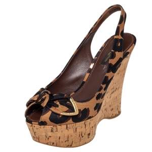 مملوكة مسبقًا Louis Vuitton Beige/Brown Leopard Print Fabric Bow Cork Wedge Platform Slingback Sandals Size 36.5