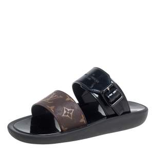 Louis Vuitton Black/Brown Rubber Sunbath Buckle Detail Flat Sandals Size 38