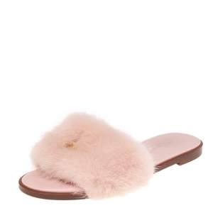 مملوكة مسبقًا Louis Vuitton Pink Mink Fur Lock It Flat Slides Size 36