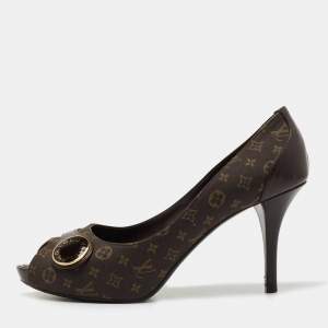 Pre Owned Louis Vuitton Brown Canvas and Patent Judy Pumps Size 38