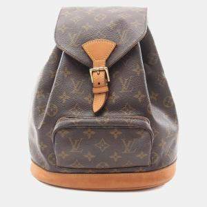 ```json
[{ "name": "Louis Vuitton Monogram Montsouris MM", "name_ar": "مونتسوريس مونوجرام وسط من لويس فويتون" }]
```